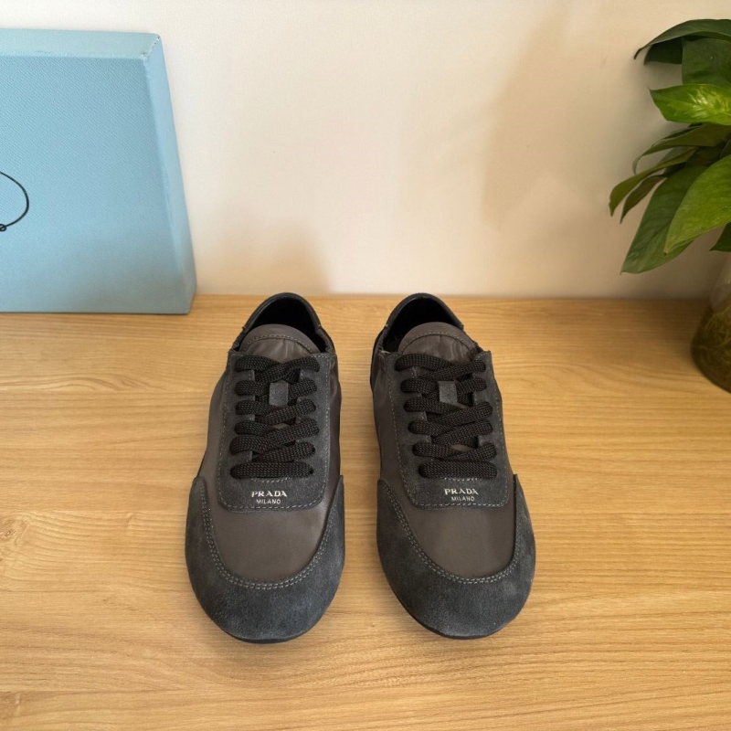 Pra*a casual shoes